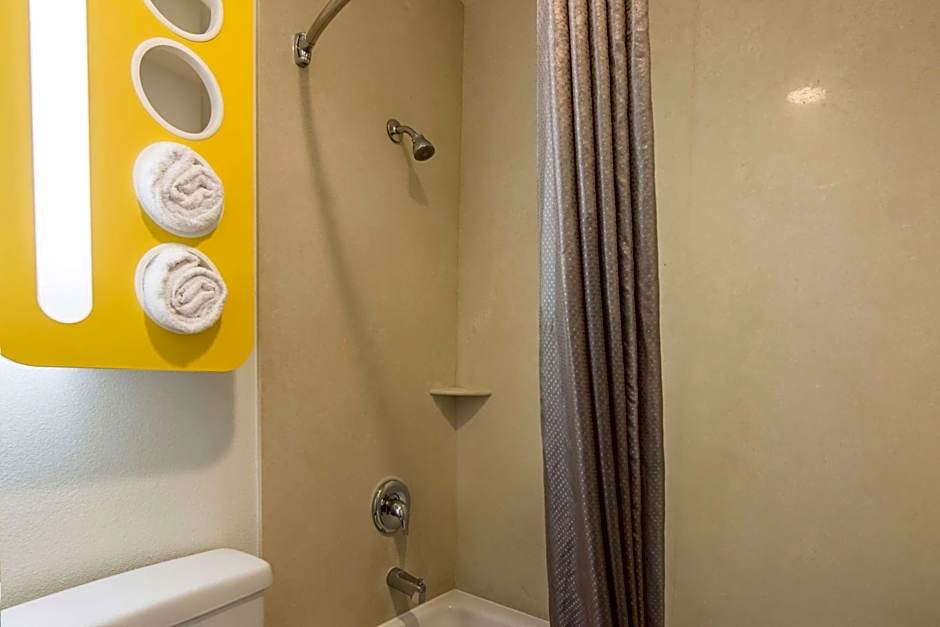 Motel 6 Bell Gardens