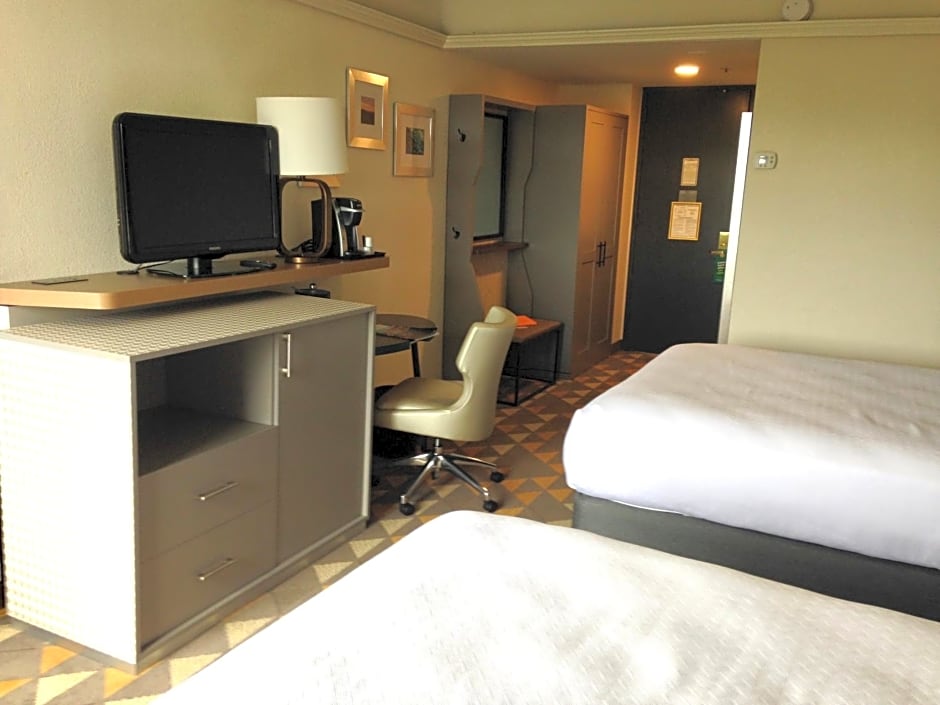 Holiday Inn & Suites Pittsfield-Berkshires, an IHG Hotel