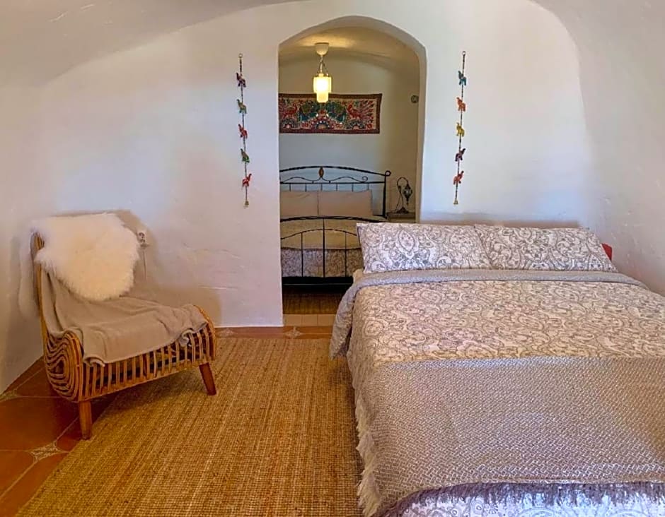 Cueva Romana, Solo Adultos, Apto para Nudistas