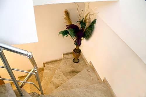 Lavinia Otel