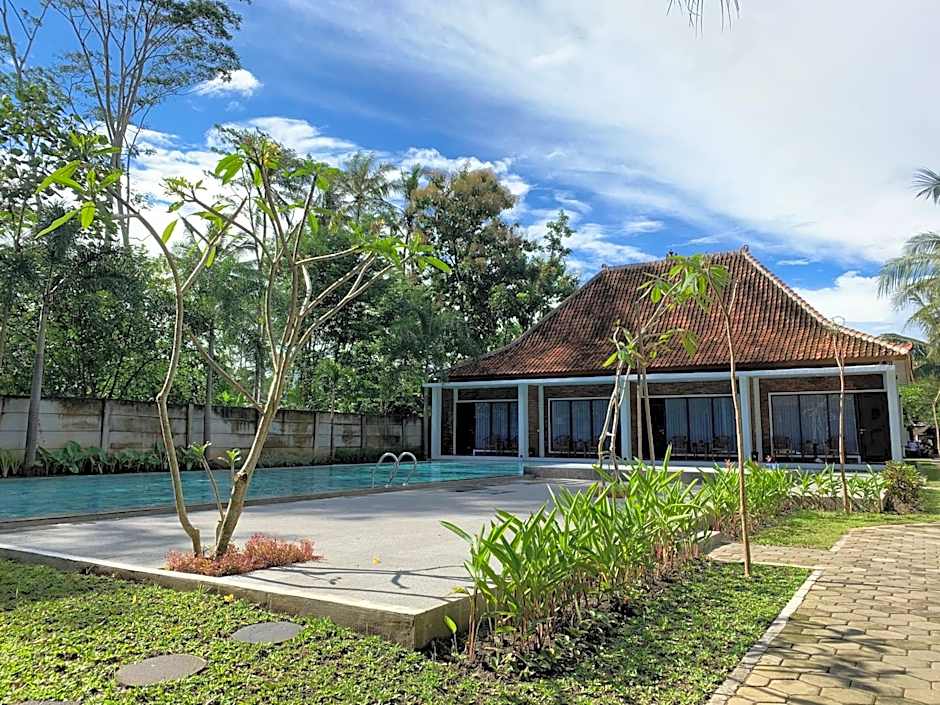 The Nalaya Hotel & Resto