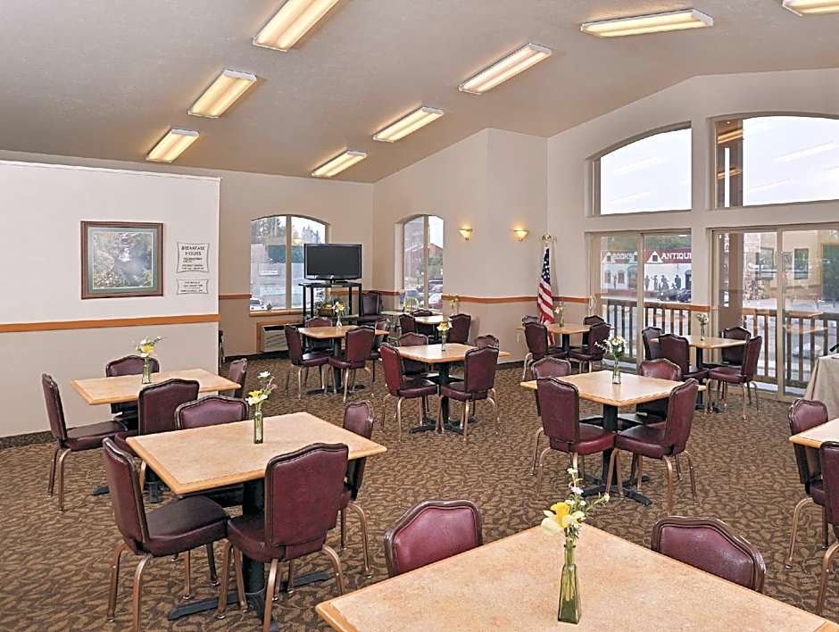 Cedar Street Hotel & Suites