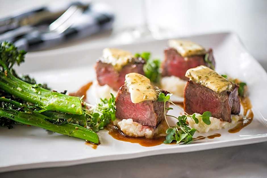 Best Western Plus Baker Street Inn