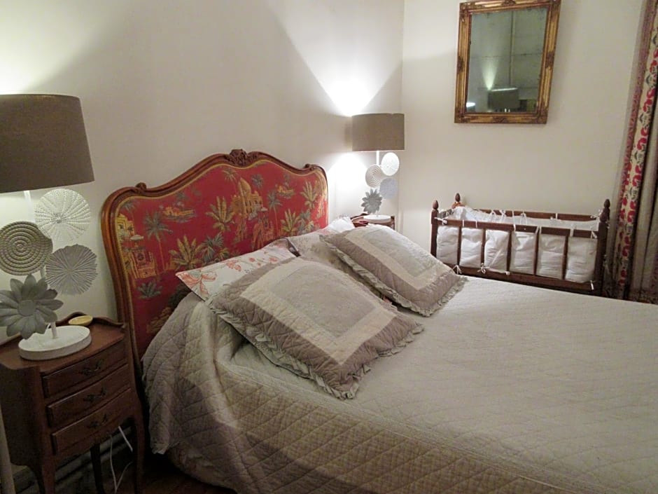 Le Manoir sur la Roche, 74, impasse du manoir, 71520 Navour sur Grosne D121