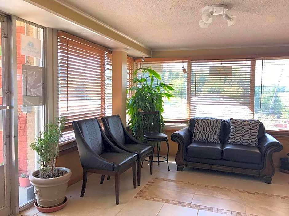 Americas Best Value Inn & Suites Macon at Sunset Dr