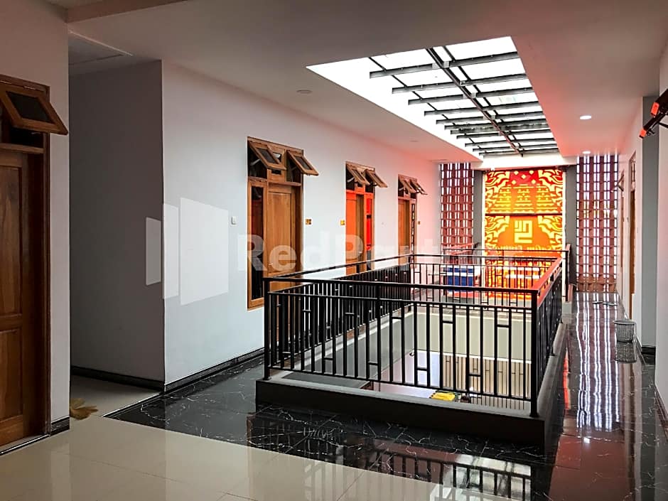 Salim Living RedPartner