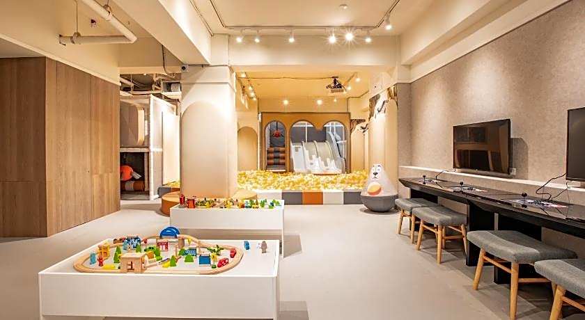 CHECK inn SELECT Chiayi RenAi