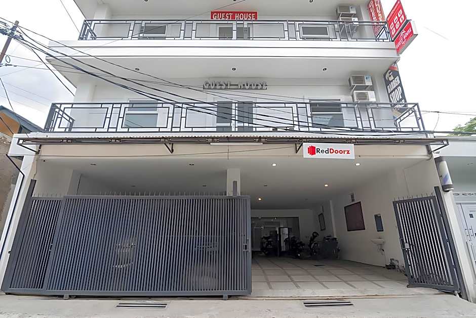 RedDoorz near Exit Toll Moh Toha