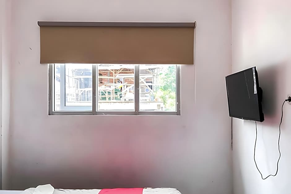 RedDoorz near Eco Green Park Batu