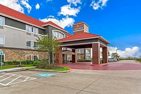 La Quinta Inn & Suites by Wyndham Bridge City