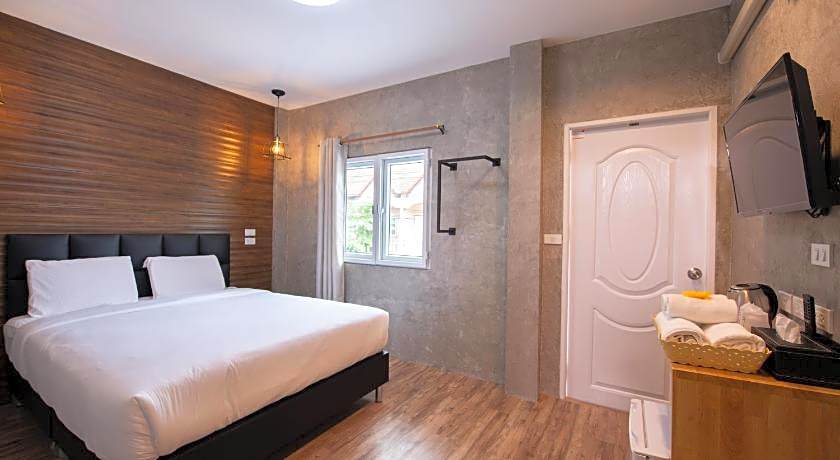 Hoppers Place Donmuang Hostel