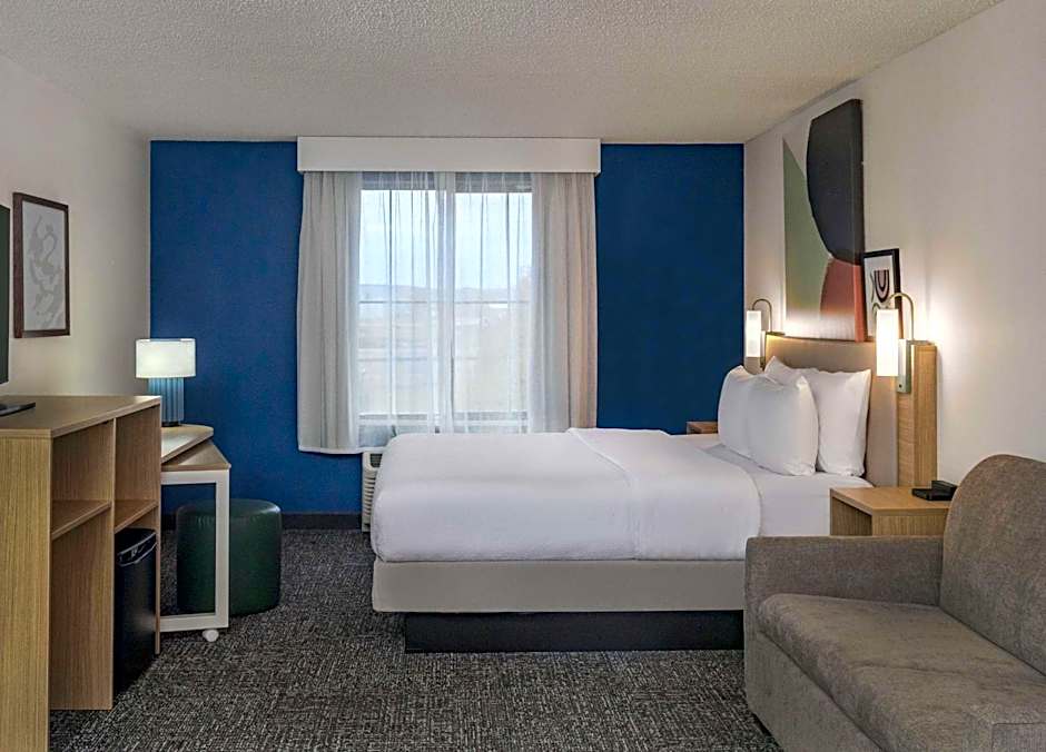 Spark by Hilton Denver International Airport