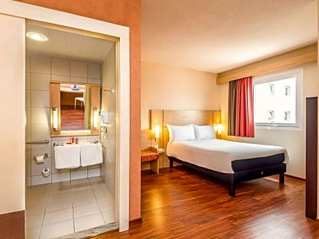 Standard Room with 1 Double Bed