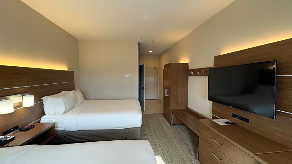 Holiday Inn Express Hotel & Suites Marina