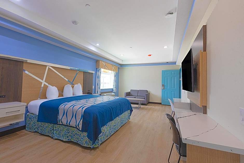 La Vyoma Villas, Westpark Hwy 6