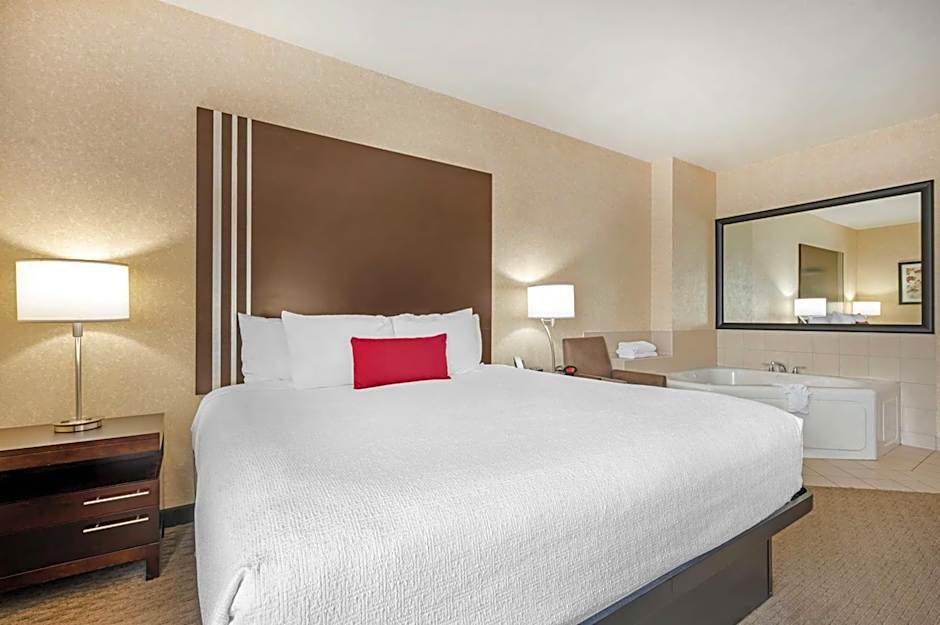 Best Western Plus Howe Inn