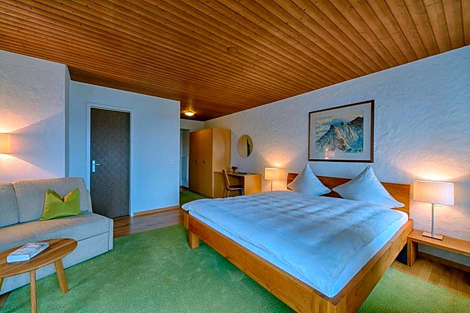 Foto 1 von 5 von Deluxe 1 Double Bed or 2 Beds, Lake View, Balcony