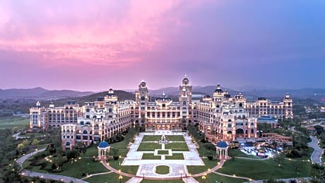 Hilton Dalian Golden Pebble Beach Resort