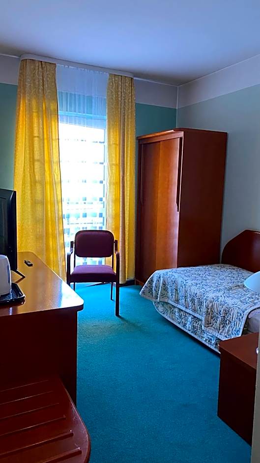 Photo 1 of 1 of Single Room