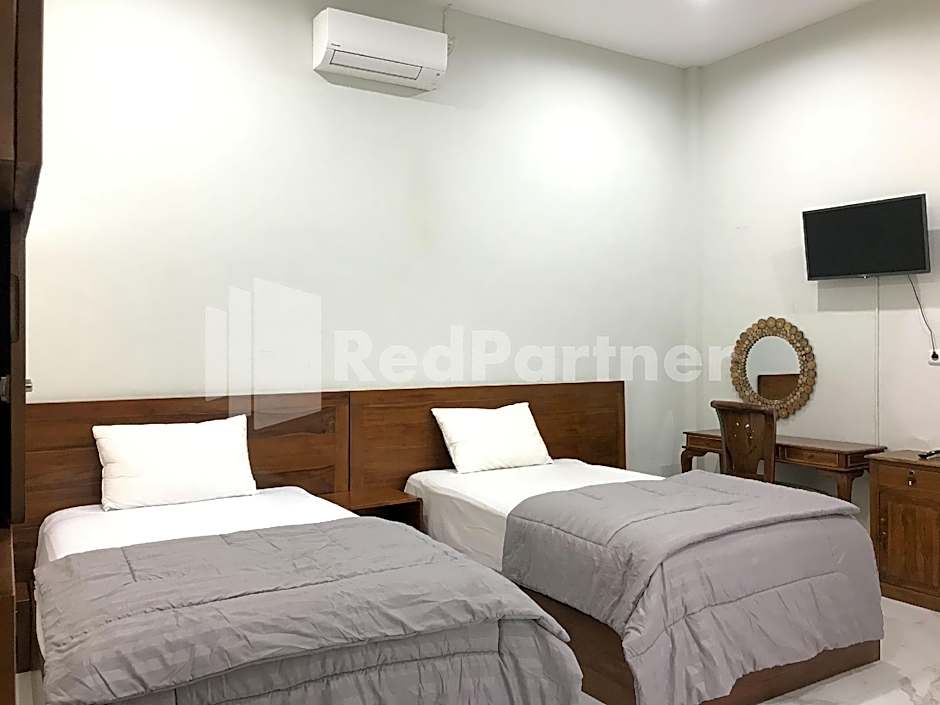 Hotel D88 Mitra RedDoorz near Santera Flower Garden