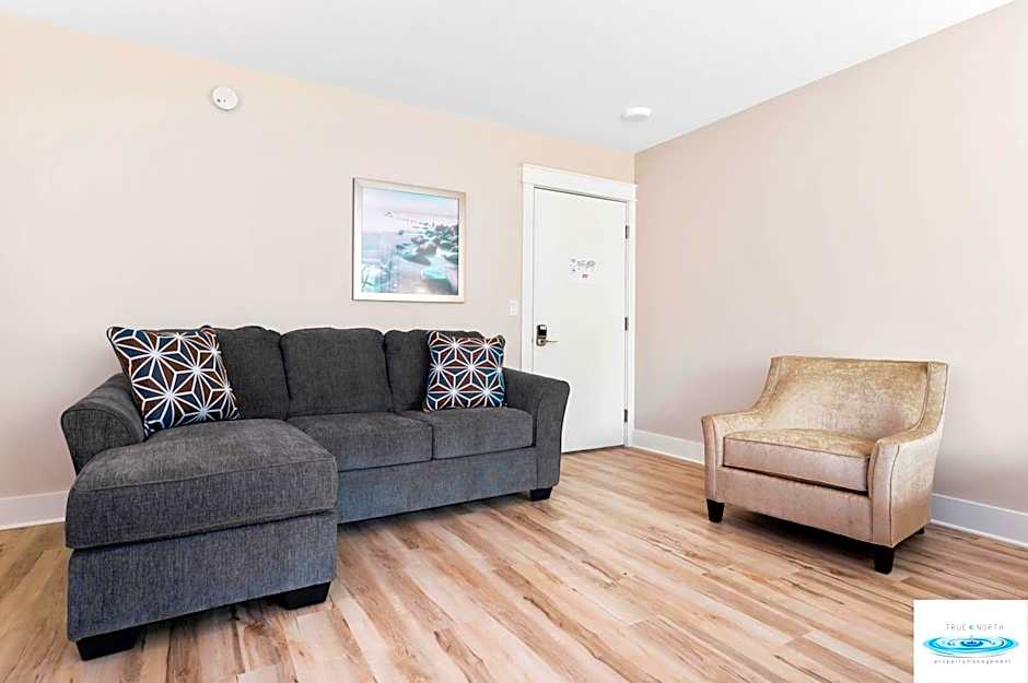 Gold Coast Inn ⁀➷ Breathtaking Sunsets ➠ Standard Lake View Room ➠ 106