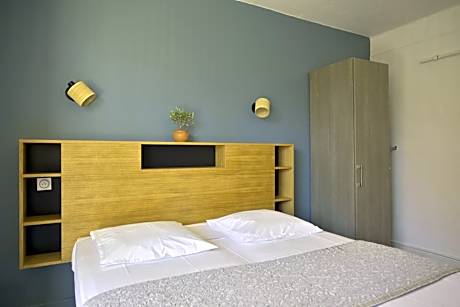 Studio with Garden View