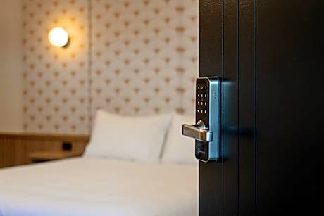 Queen Room - Disability Access