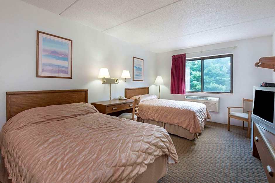 Super 8 by Wyndham Groton