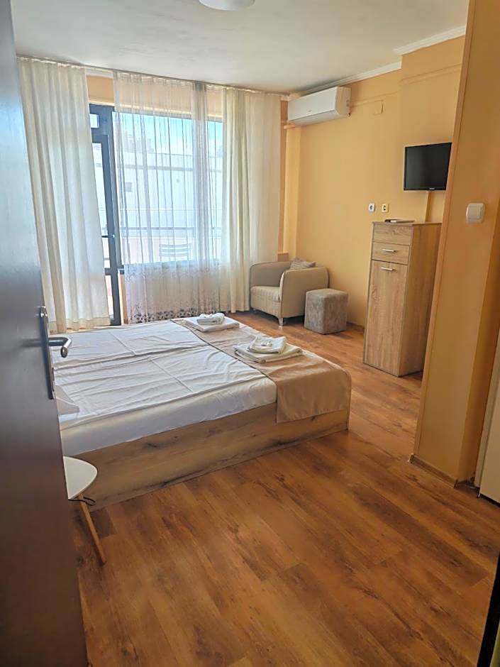 Family Hotel ADIA BLUE