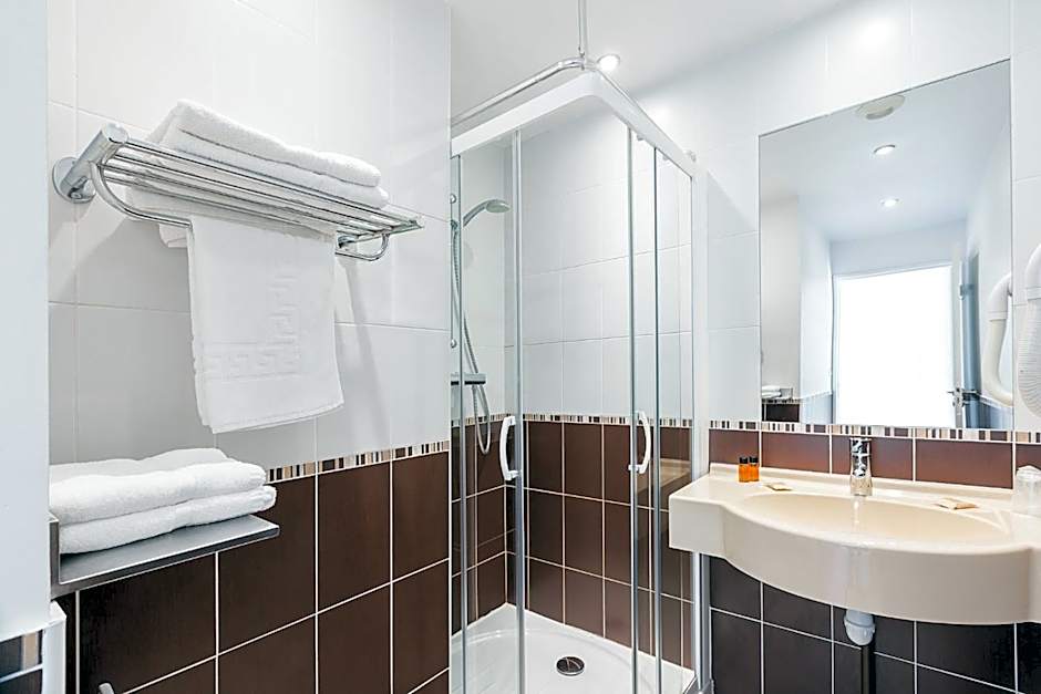 Esatitude Hotel