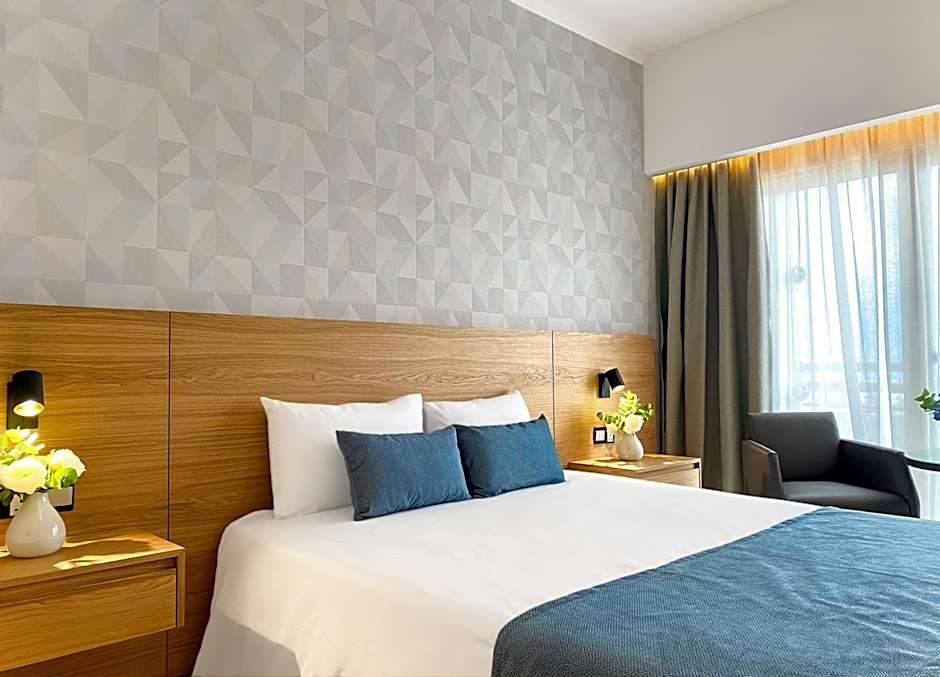 Ajax Hotel