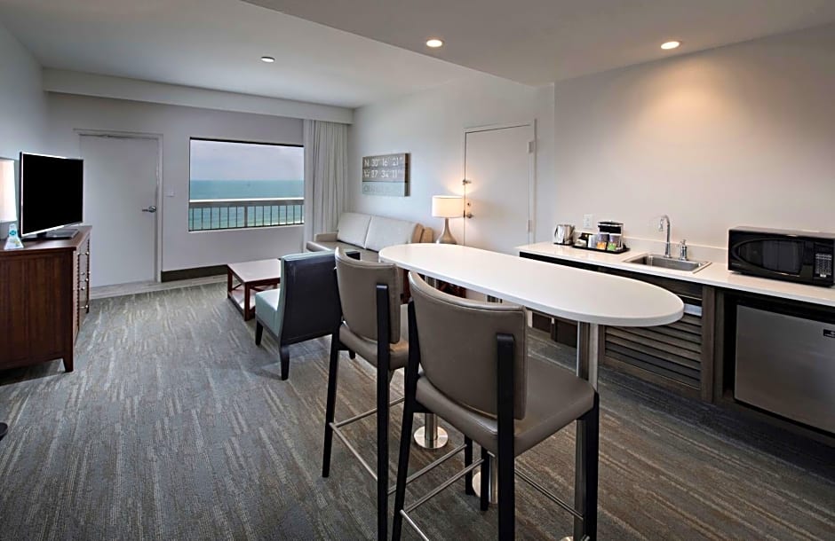 The Island House Hotel a DoubleTree by Hilton