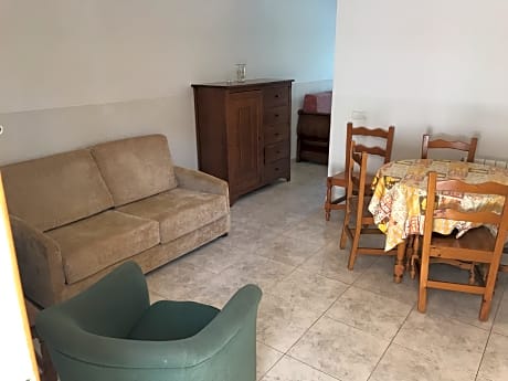 ONE BEDROOM APARTMENT 6 PEOPLE