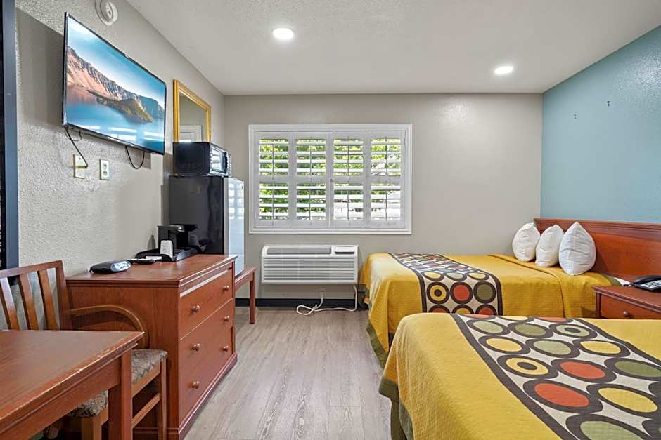 Travelers Inn Medford