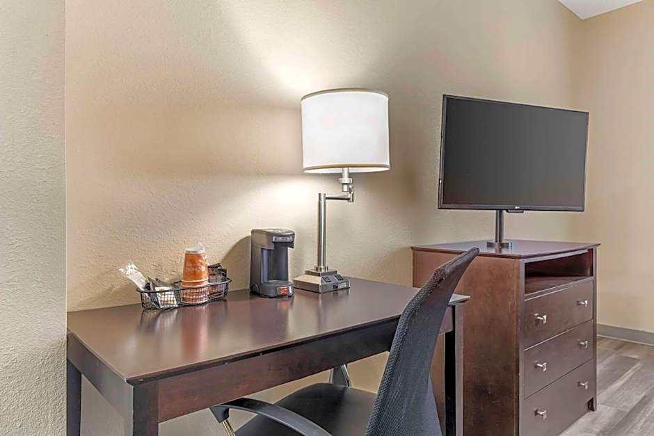 Quality Inn & Suites Wichita Falls I-44