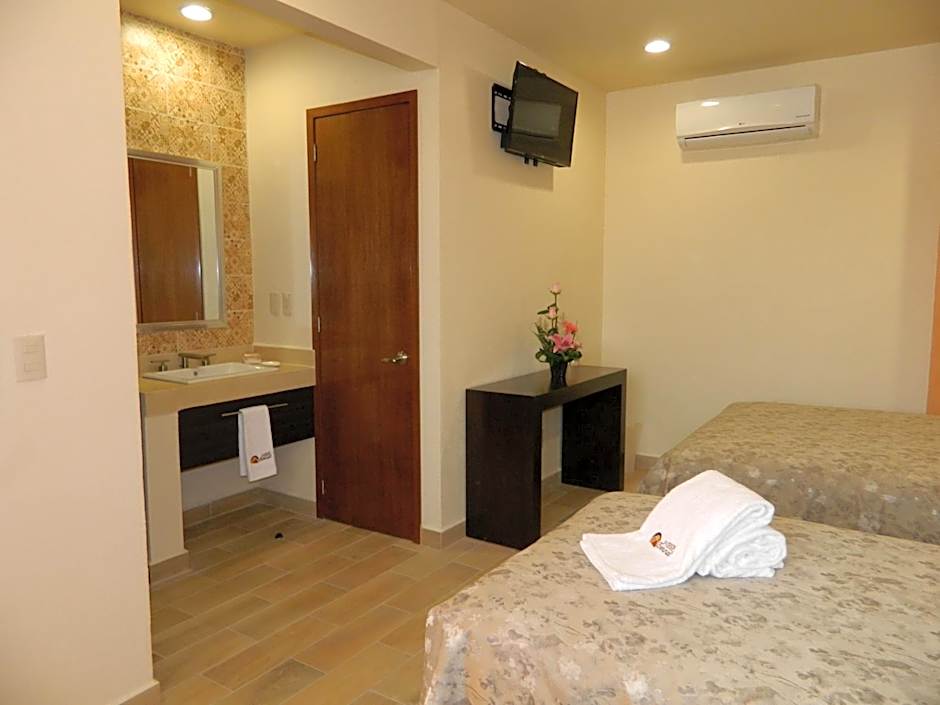 Hotel Plaza Bernal