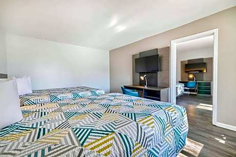 Quadruple Room - Non-Smoking