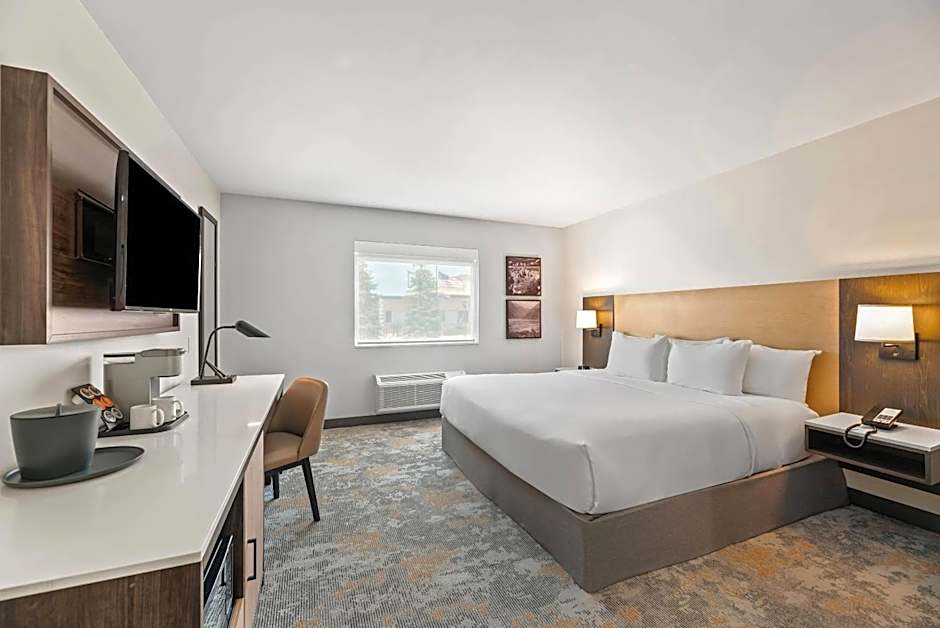 Photo 1 of 10 of 1 King Bed, Accessible