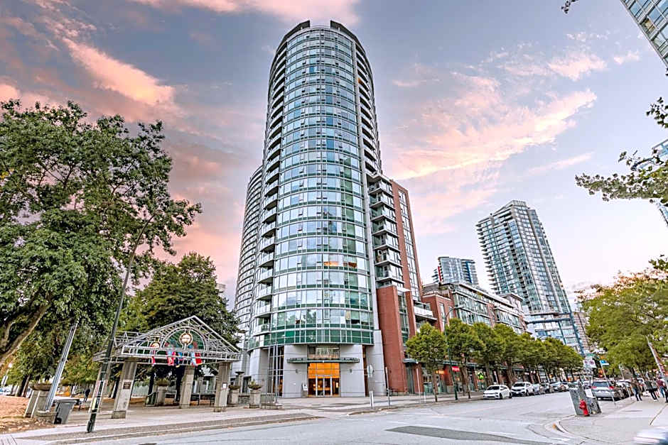 Condo in Downtown Vancouver - Near Rogers Arena