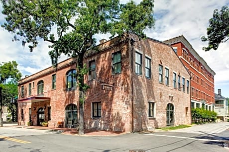 Staybridge Suites Savannah Historic District, an IHG Hotel
