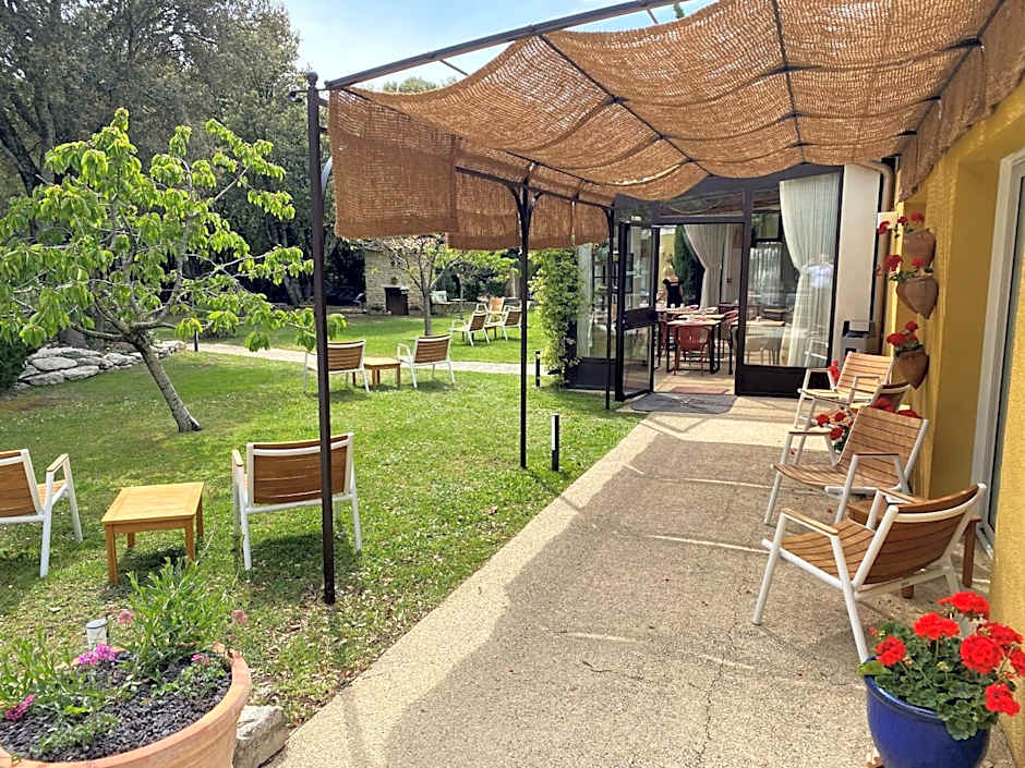 Logis Hôtel La Bastide De Grignan & Restaurant "La Chênaie"