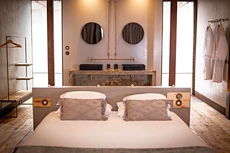 Private Pool Suite (1 room)