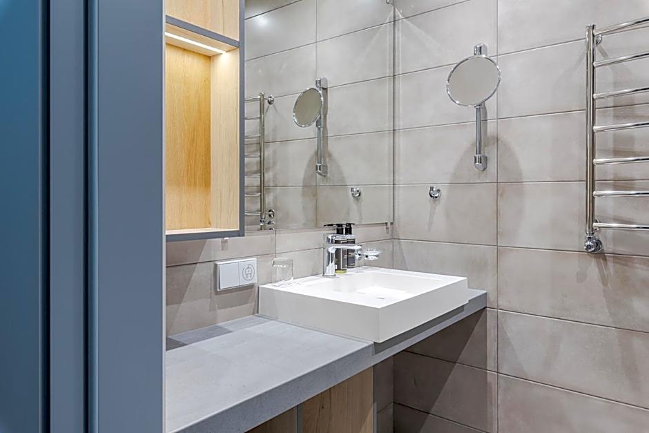 Metropole Hotel by Semarah