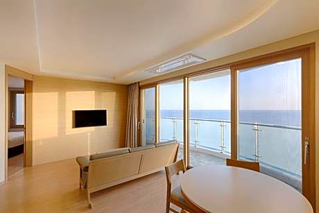 [Resort] Suite (Kitchen/Panoramic View/Bed)