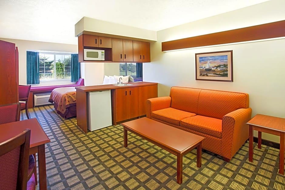 Microtel Inn & Suites by Wyndham Holland