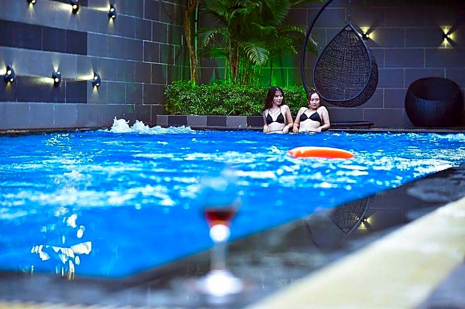 Zen Riverside Hotel n Residences