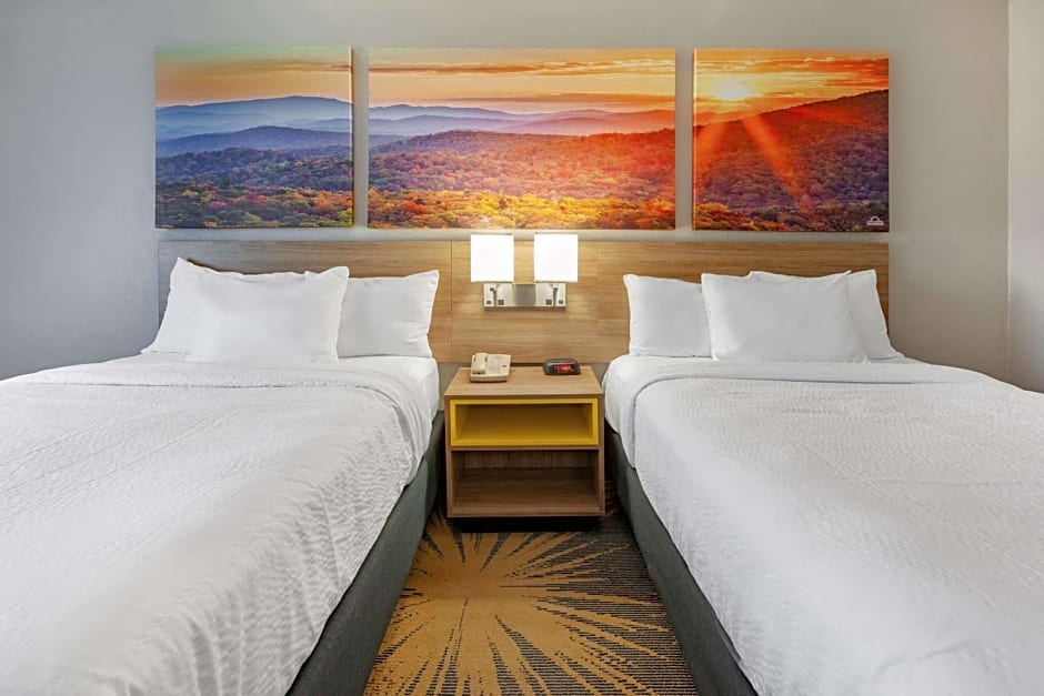 Days Inn by Wyndham Roanoke Near I-81