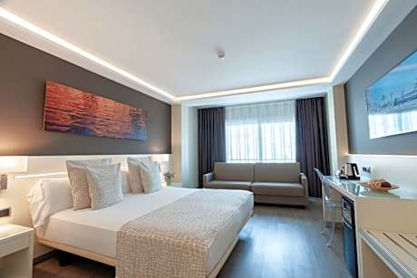 Family Room with Mountain View