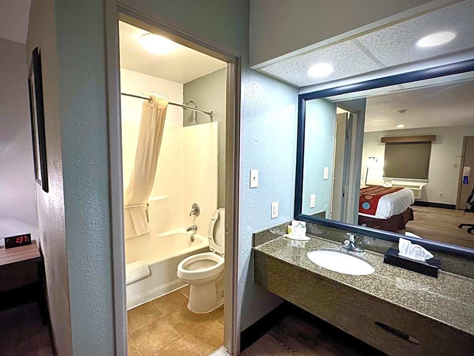 Super 8 by Wyndham Clovis