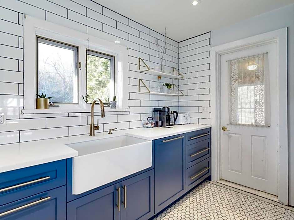 Cozy family waterfront retreat recently renovated